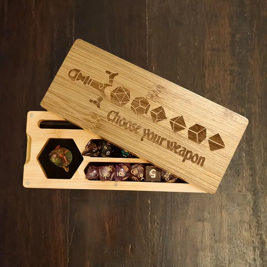 Boîte à dés Codex d'Aventure en bois avec piste de dés intégrée pour jeux de rôle