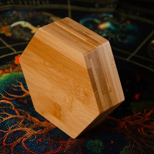 Le Reliquaire Hexa - Boîte à dés en bambou